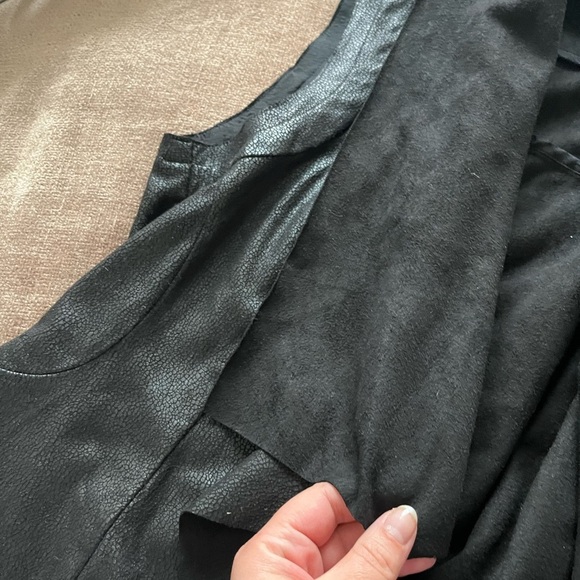 HYFVE Black Sleeveless Draped Vest Women’s Size Small - Picture 3 of 5